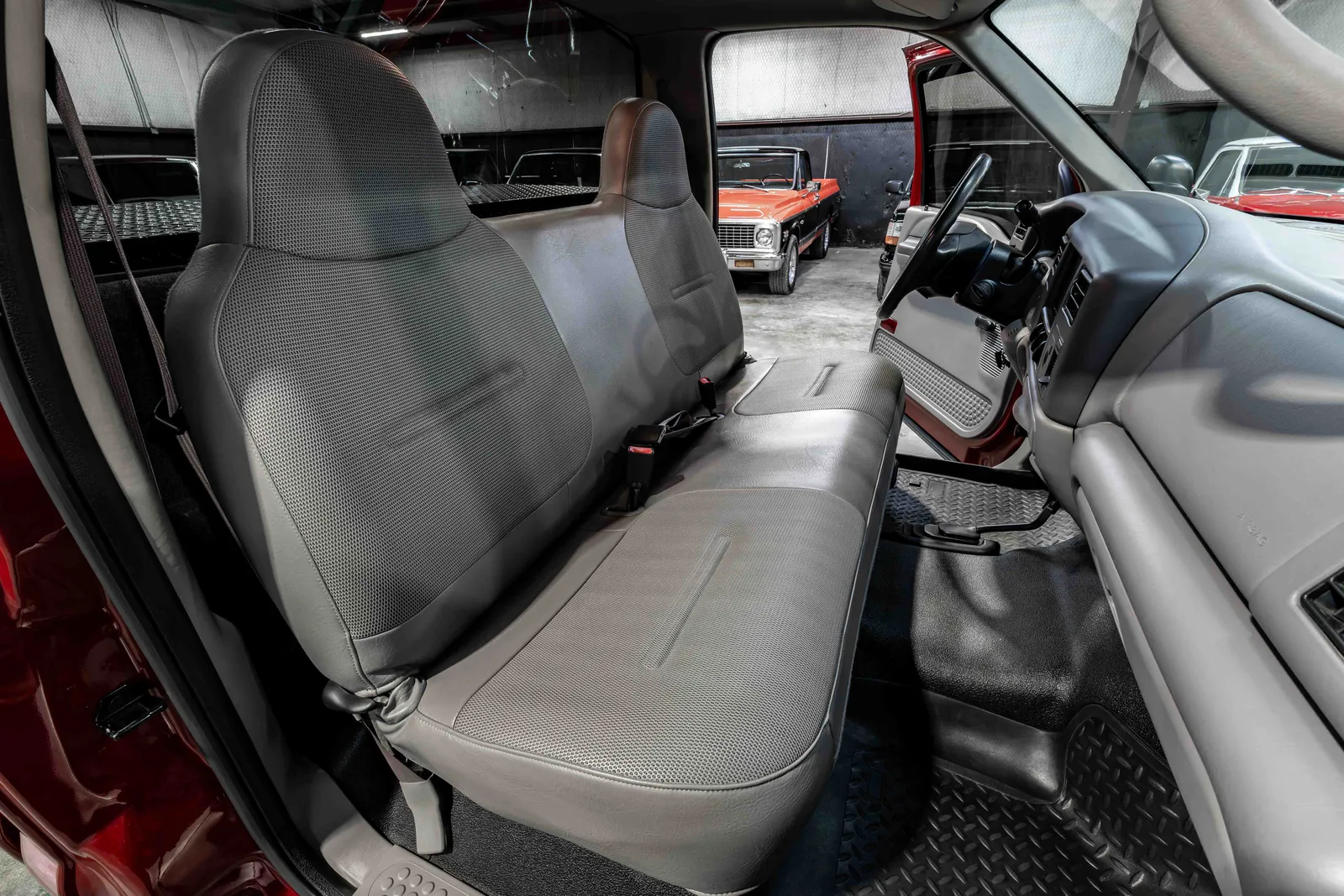 15_2001-Ford-F250-4X4-Red-C61653-48.jpg
