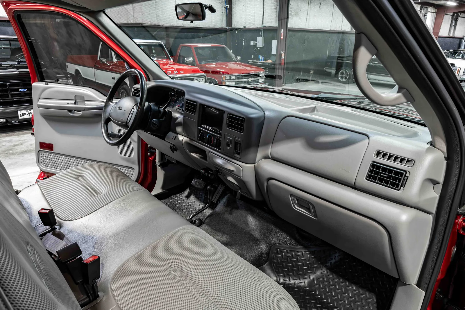 16_2001-Ford-F250-4X4-Red-C61653-49.jpg
