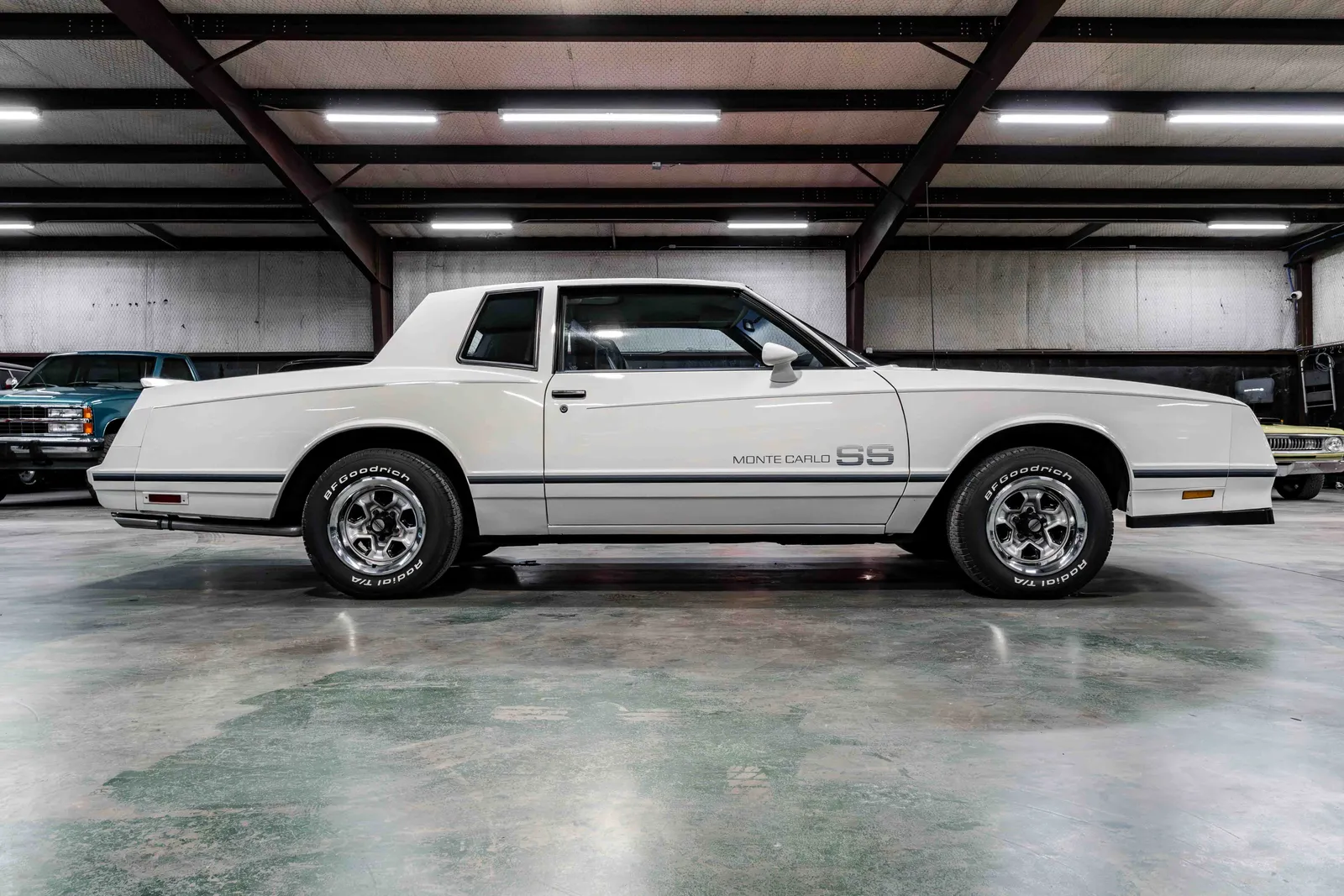 1984-Chevrolet-Monte-Carlo-White-163213-38.jpg