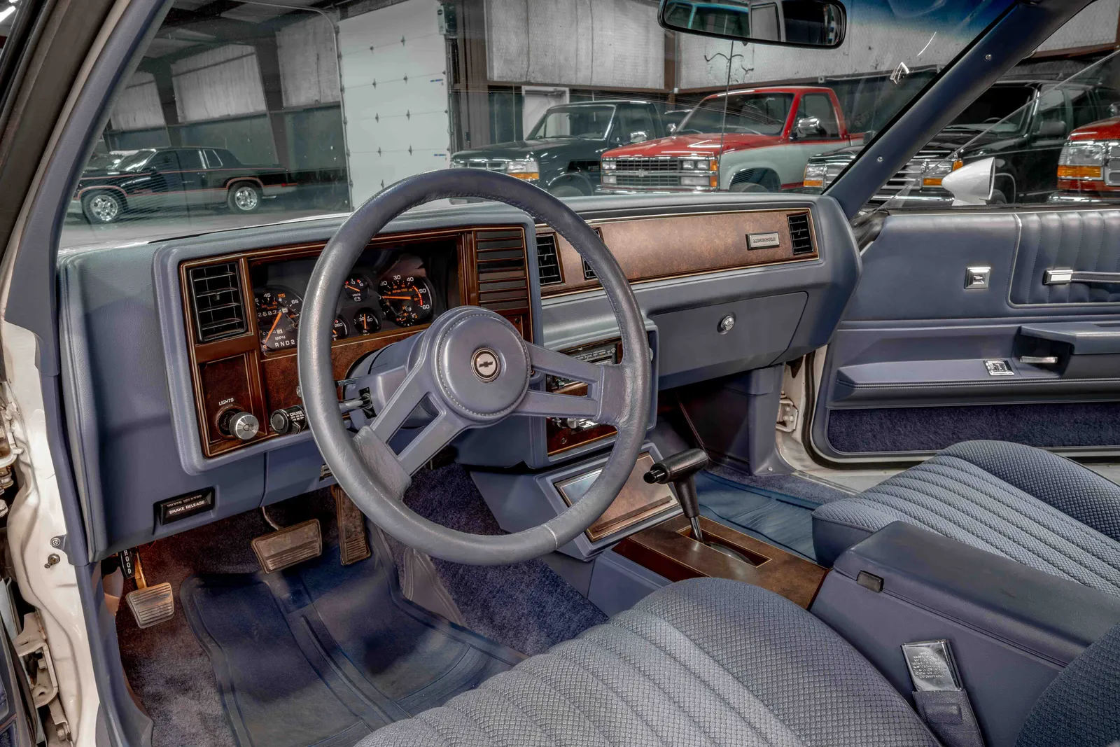 1984-Chevrolet-Monte-Carlo-White-163213-46.jpg