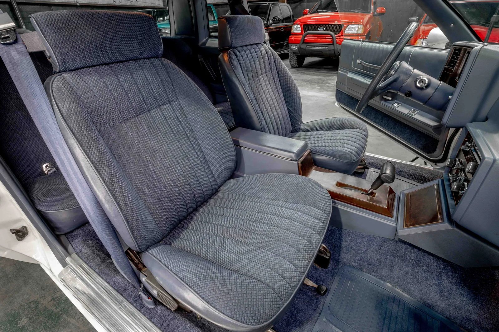 1984-Chevrolet-Monte-Carlo-White-163213-48.jpg