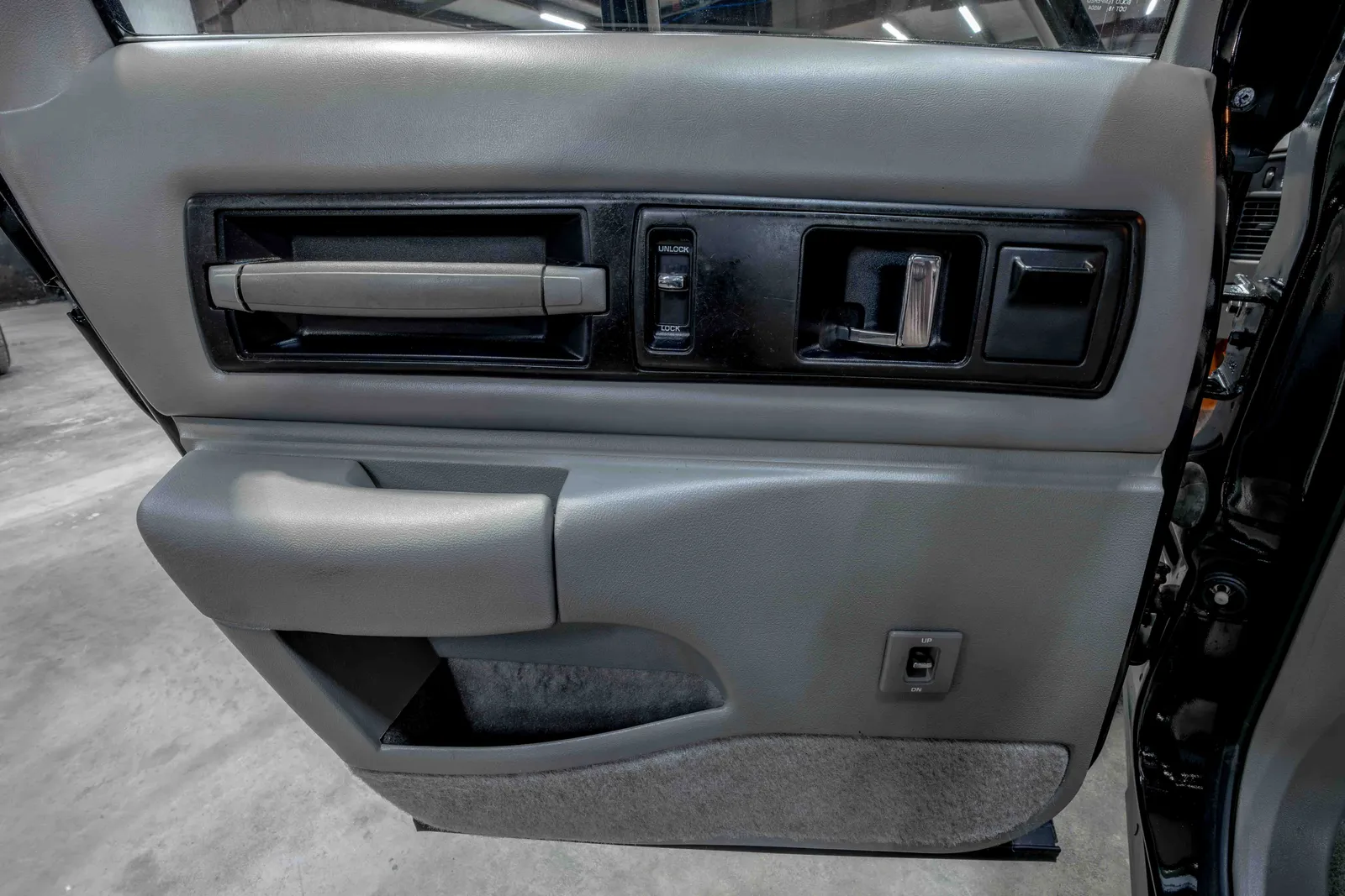 1994-Chevrolet-ImpalaSS-Black-179103-50.jpg
