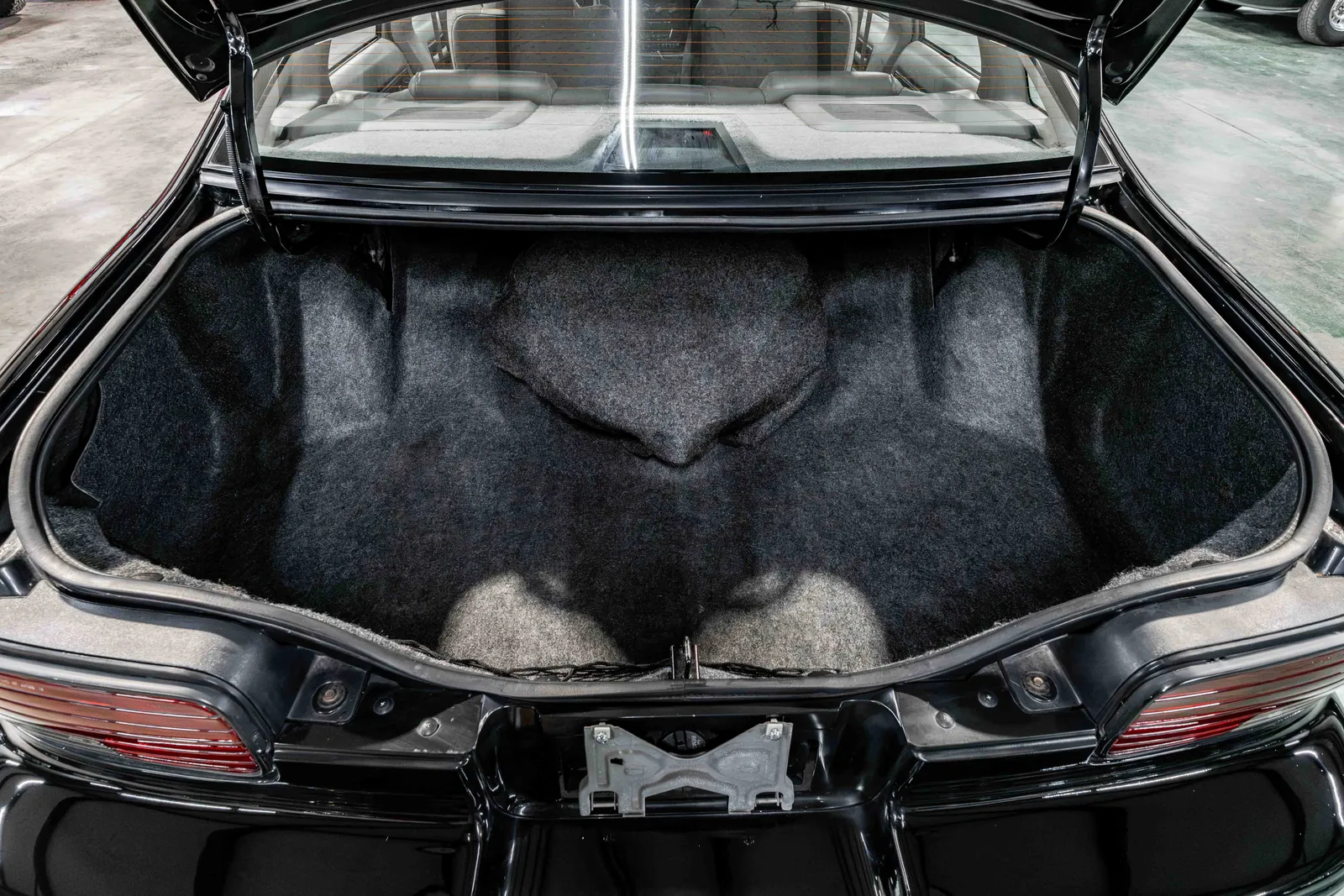1994-Chevrolet-ImpalaSS-Black-179103-55.jpg
