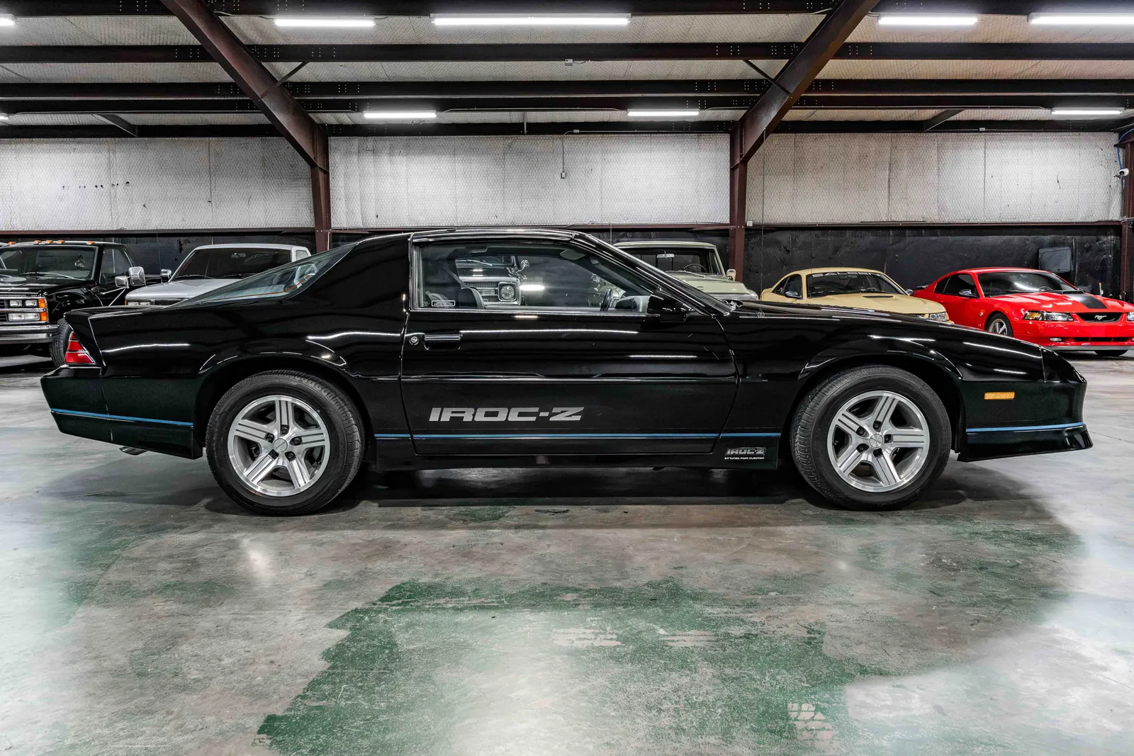 1989-Chevrolet-Camaro-Black-187339--38.jpg