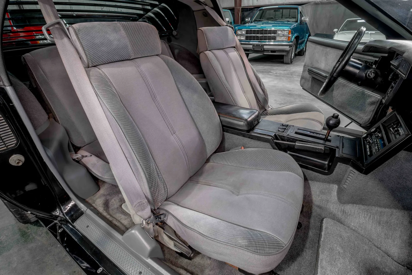 1986-Chevrolet-Camaro-Black-130642-48.jpg