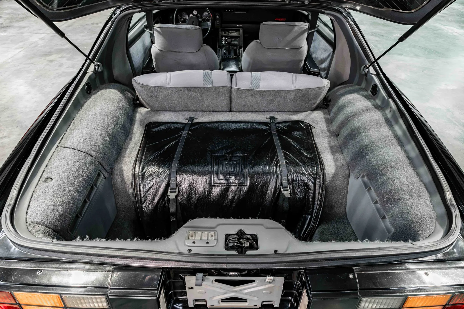 1986-Chevrolet-Camaro-Black-130642-52.jpg