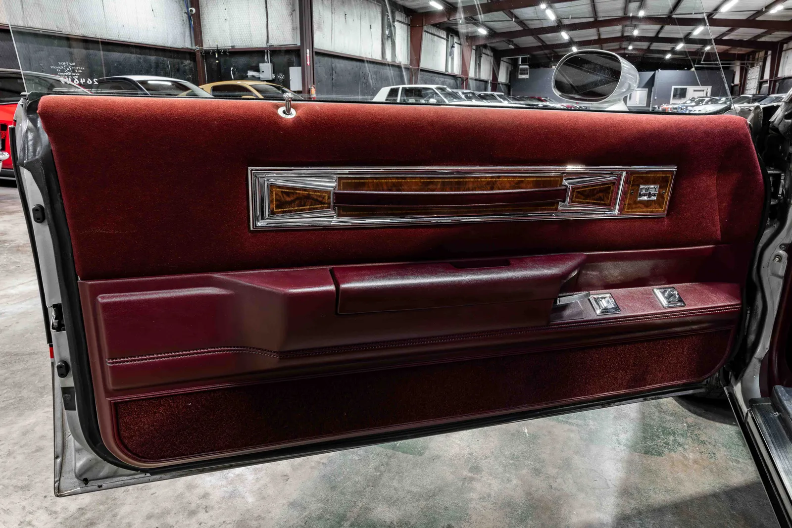 11_1984-Oldsmobile-Hurst-Olds-SilverMetallic-414884--44.jpg