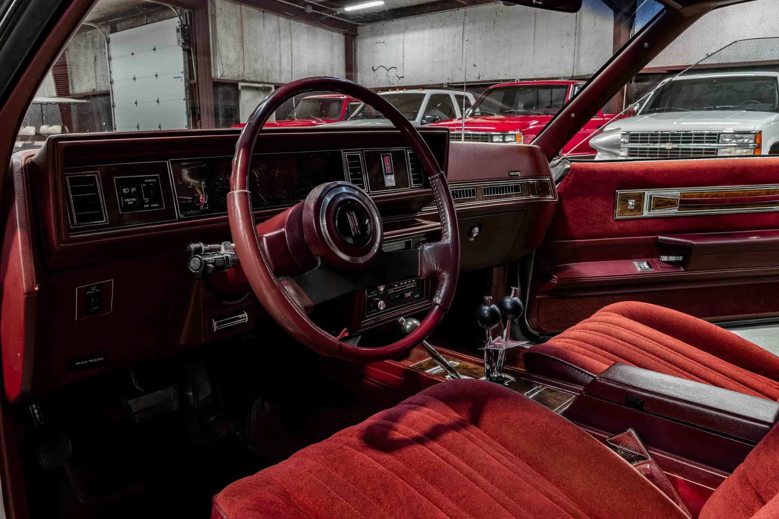 13_1984-Oldsmobile-Hurst-Olds-SilverMetallic-414884--46.jpg