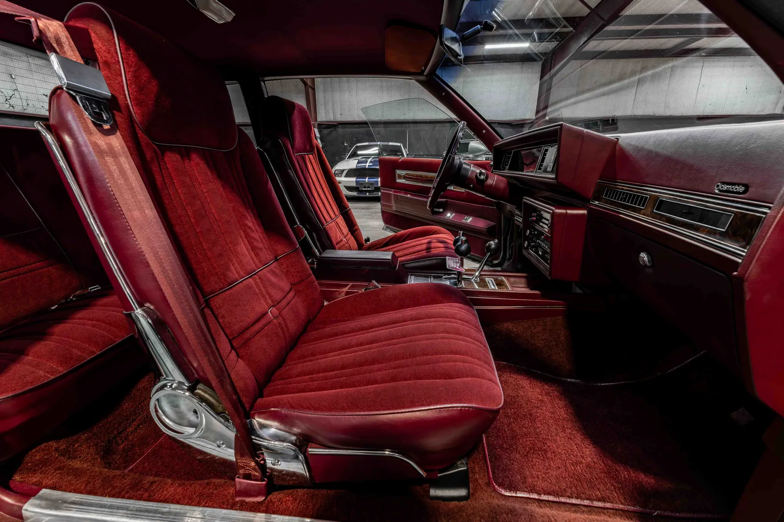 15_1984-Oldsmobile-Hurst-Olds-SilverMetallic-414884--48.jpg