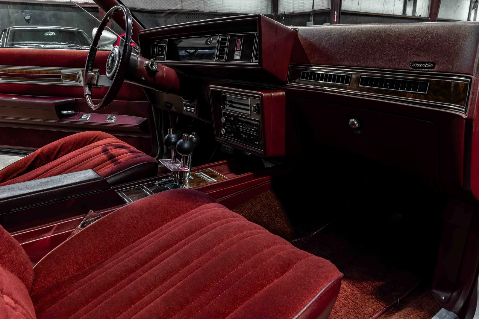 16_1984-Oldsmobile-Hurst-Olds-SilverMetallic-414884--49.jpg