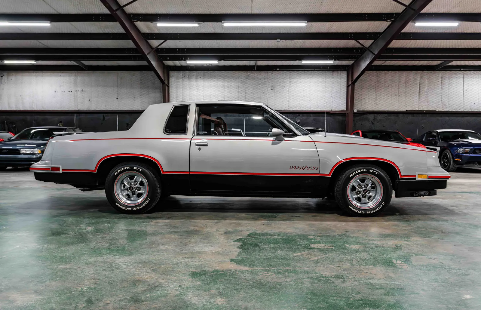 5_1984-Oldsmobile-Hurst-Olds-SilverMetallic-414884--38.jpg