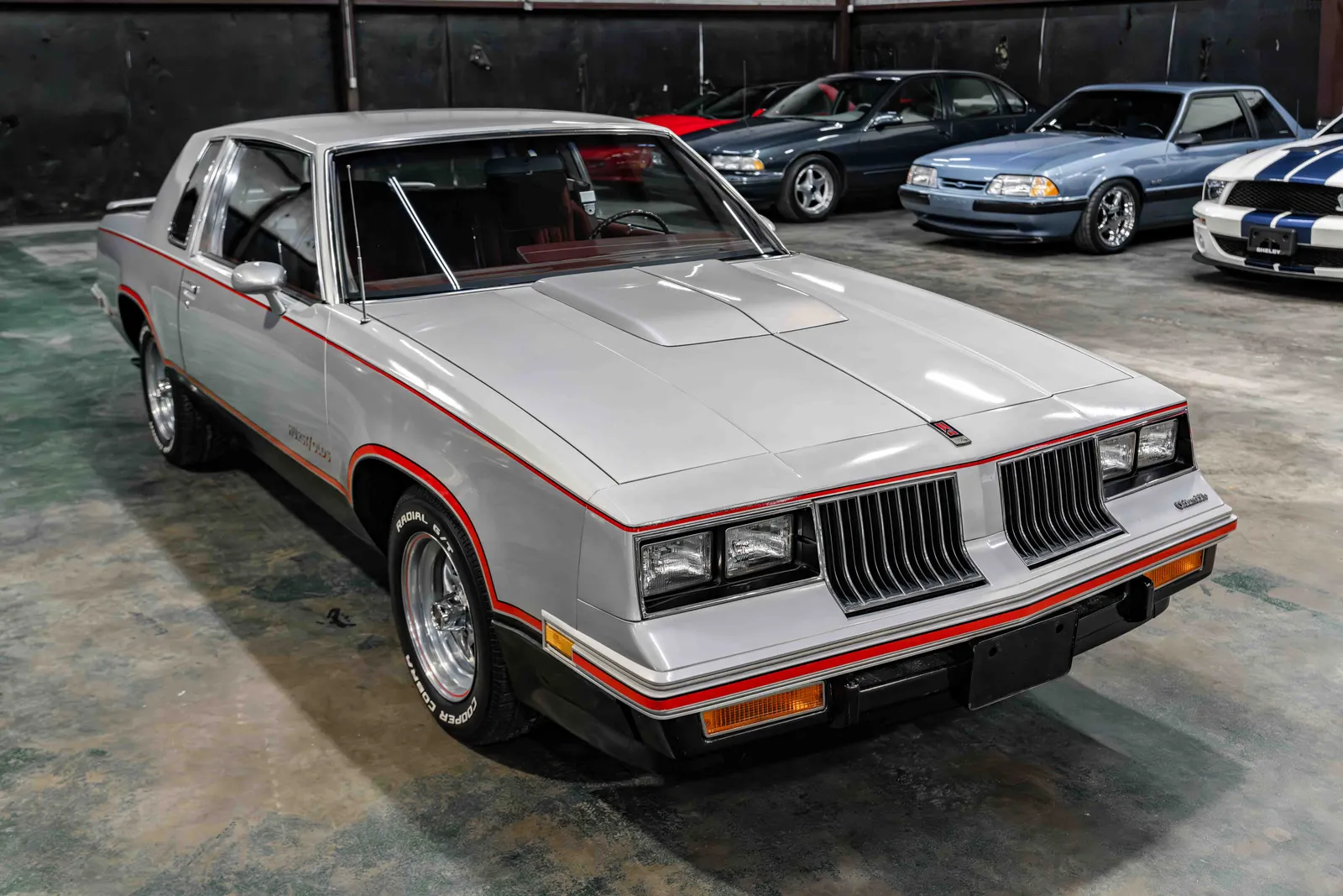 6_1984-Oldsmobile-Hurst-Olds-SilverMetallic-414884--39.jpg