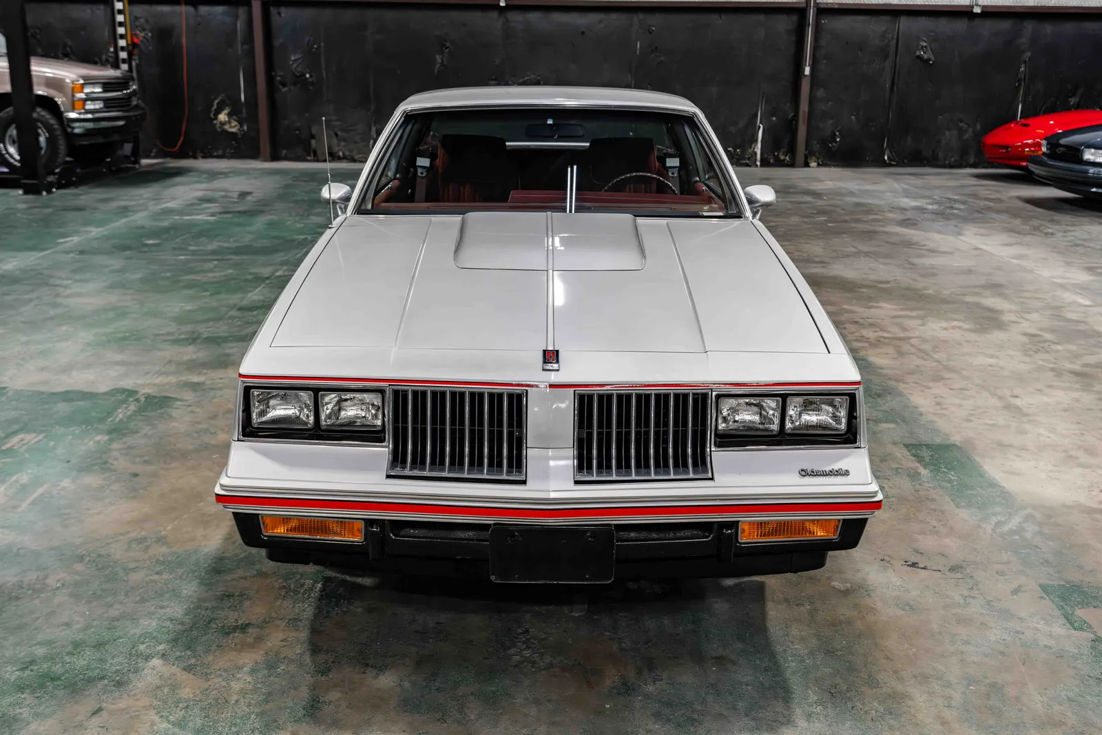 7_1984-Oldsmobile-Hurst-Olds-SilverMetallic-414884--40.jpg