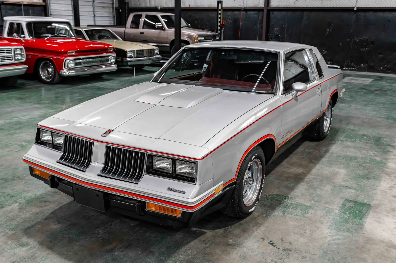 1_1984-Oldsmobile-Hurst-Olds-SilverMetallic-414884--33.jpg