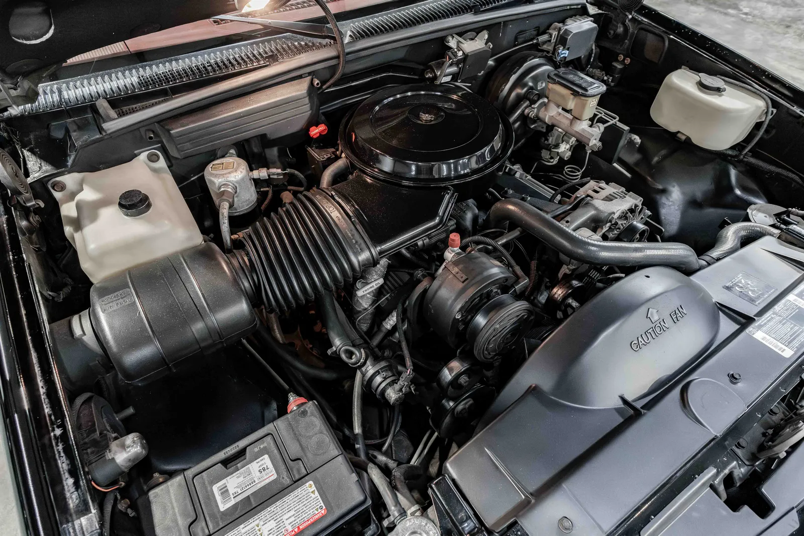 1992-Chevrolet-454SS-Black-119877-41.jpg