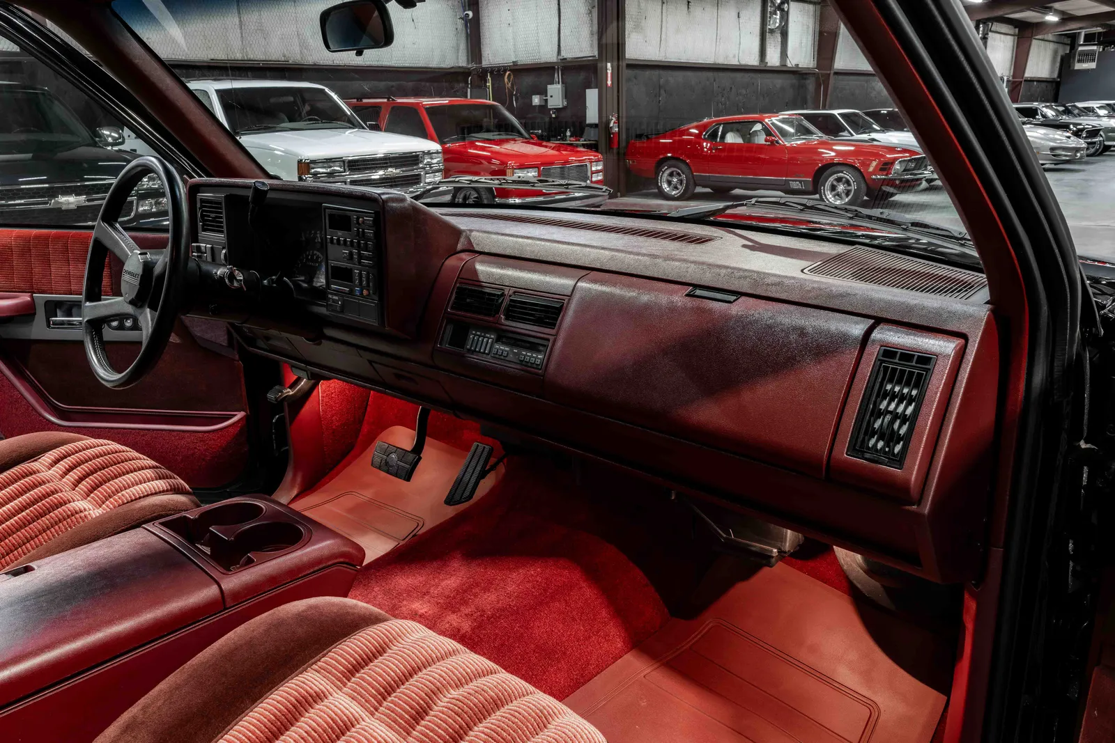 1992-Chevrolet-454SS-Black-119877-49.jpg