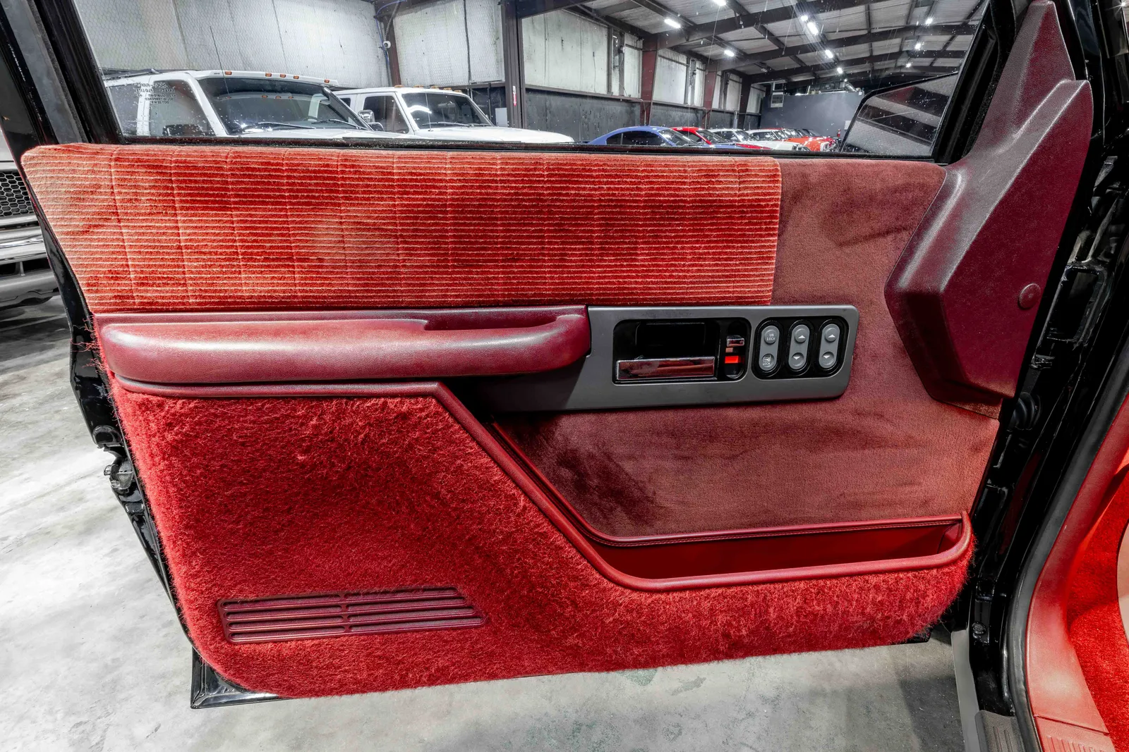 1990-Chevrolet-454SS-Black-1GCDC14N8LZ244547-44.jpg