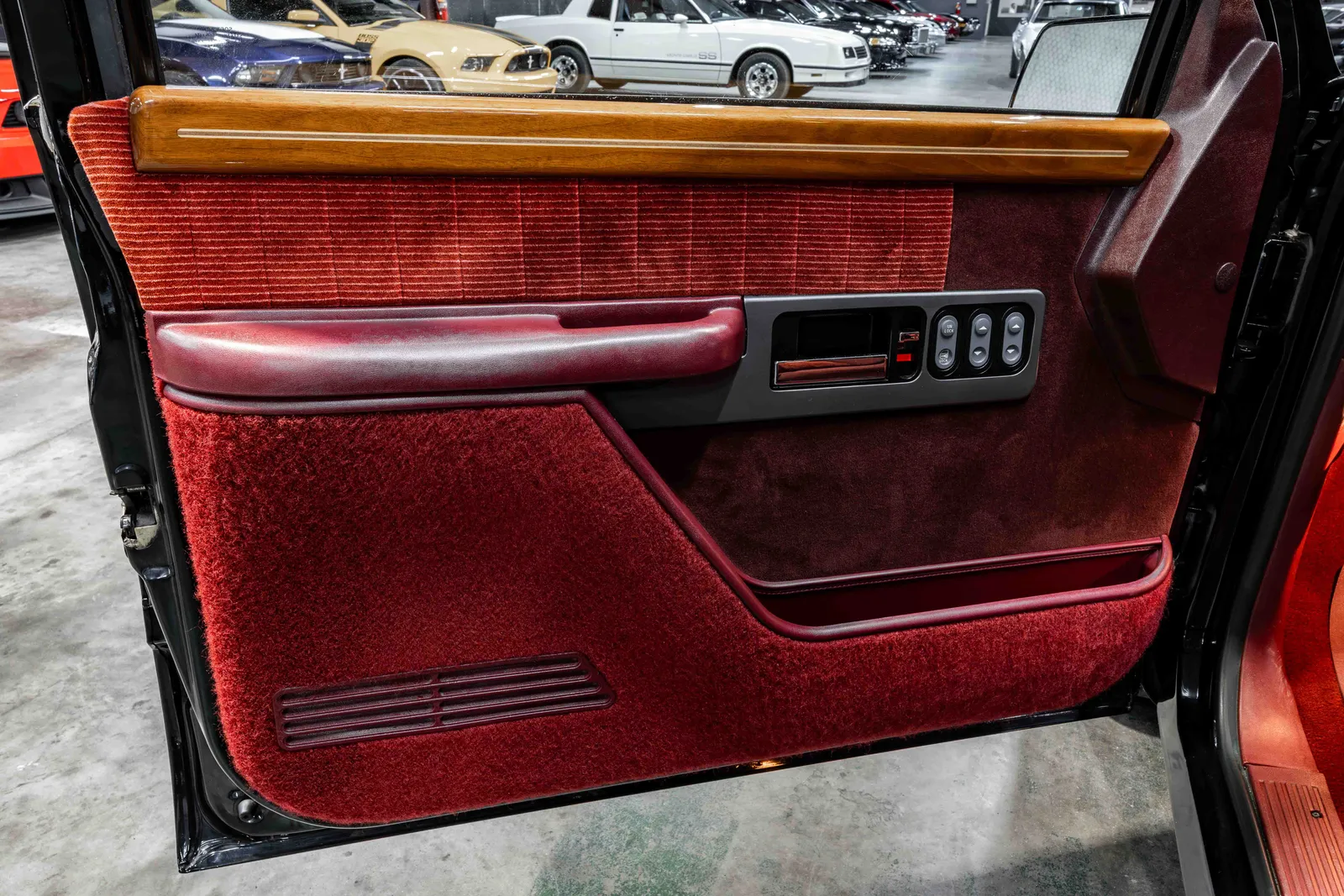 11_1990-Chevrolet-454SS-Black-171195--41.jpg