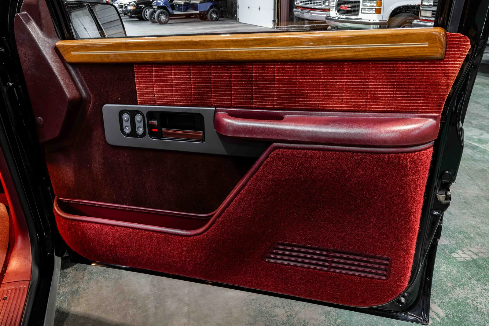 14_1990-Chevrolet-454SS-Black-171195--44.jpg