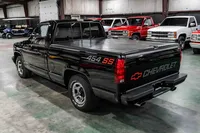 2_1990-Chevrolet-454SS-Black-171195--32.jpg