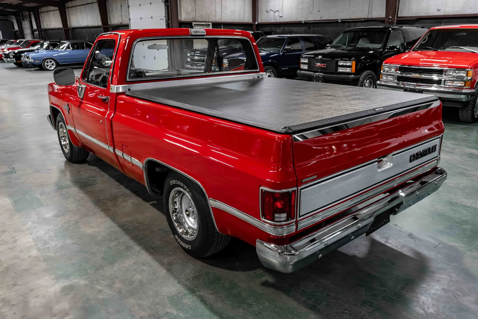 1987-Chevrolet-C10-Red-1GCDR14K0HF347684-35.jpg
