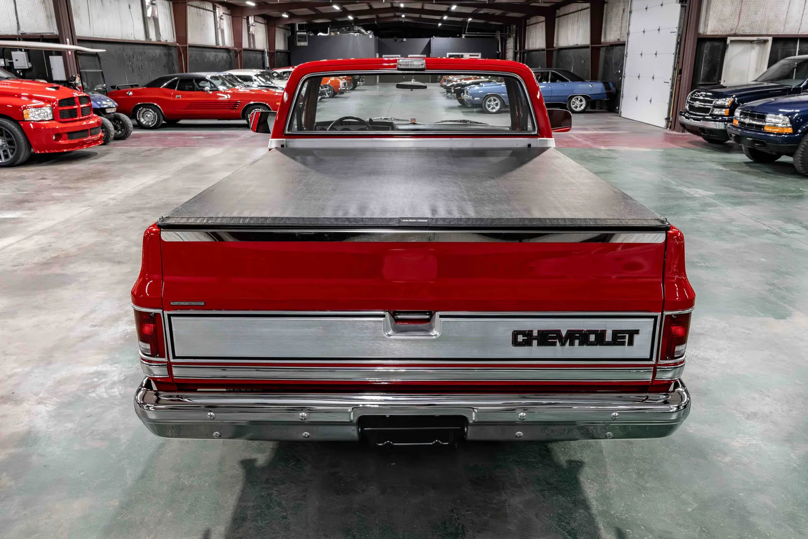 1987-Chevrolet-C10-Red-1GCDR14K0HF347684-36.jpg