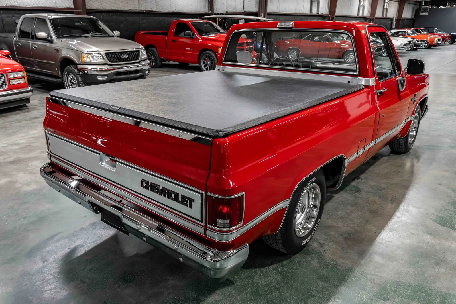 1987-Chevrolet-C10-Red-1GCDR14K0HF347684-37.jpg