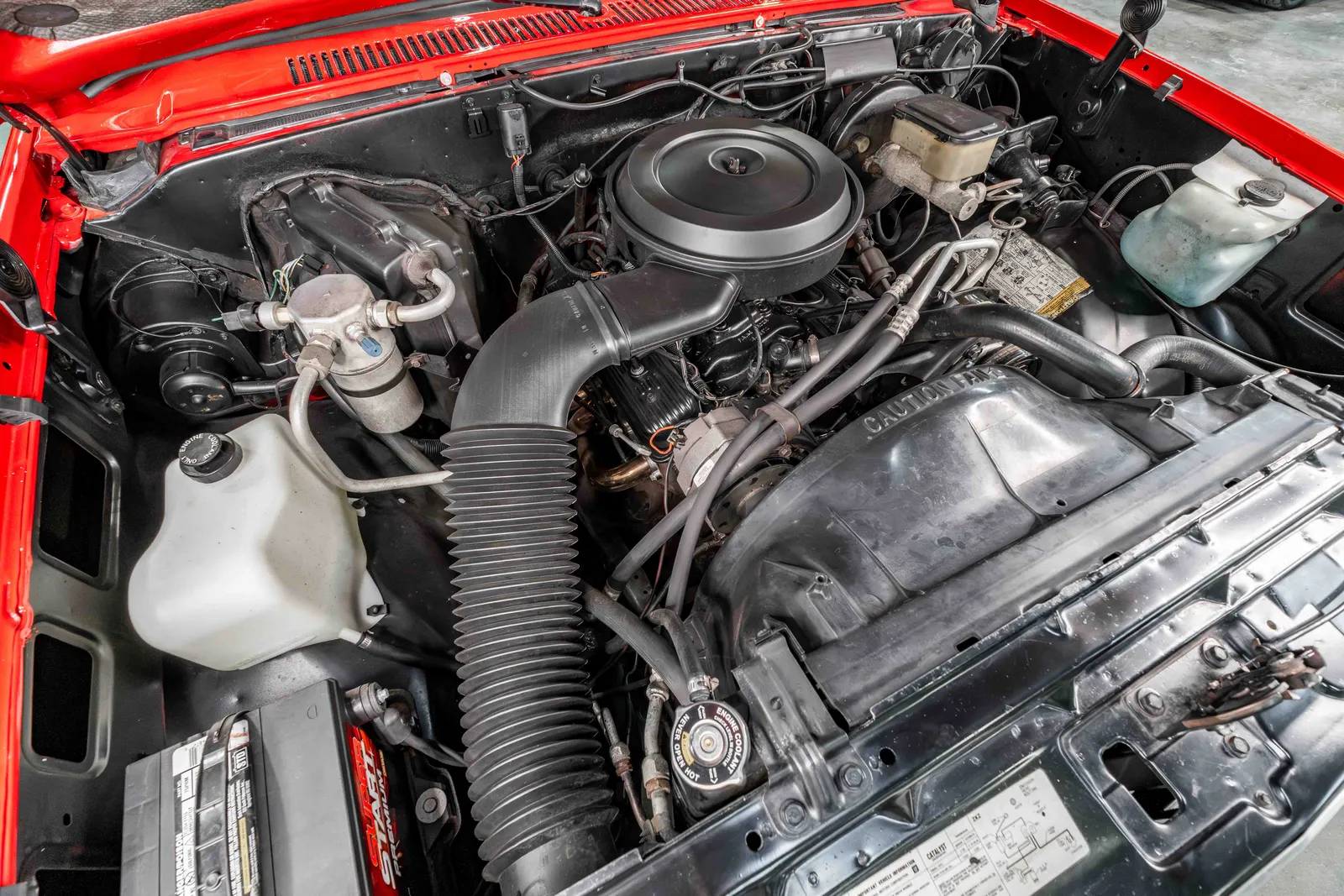 1987-Chevrolet-C10-Red-1GCDR14K0HF347684-41.jpg