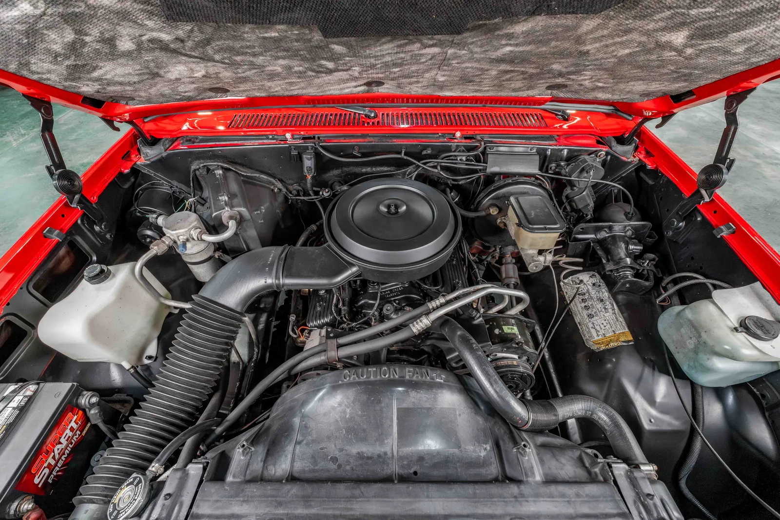 1987-Chevrolet-C10-Red-1GCDR14K0HF347684-42.jpg