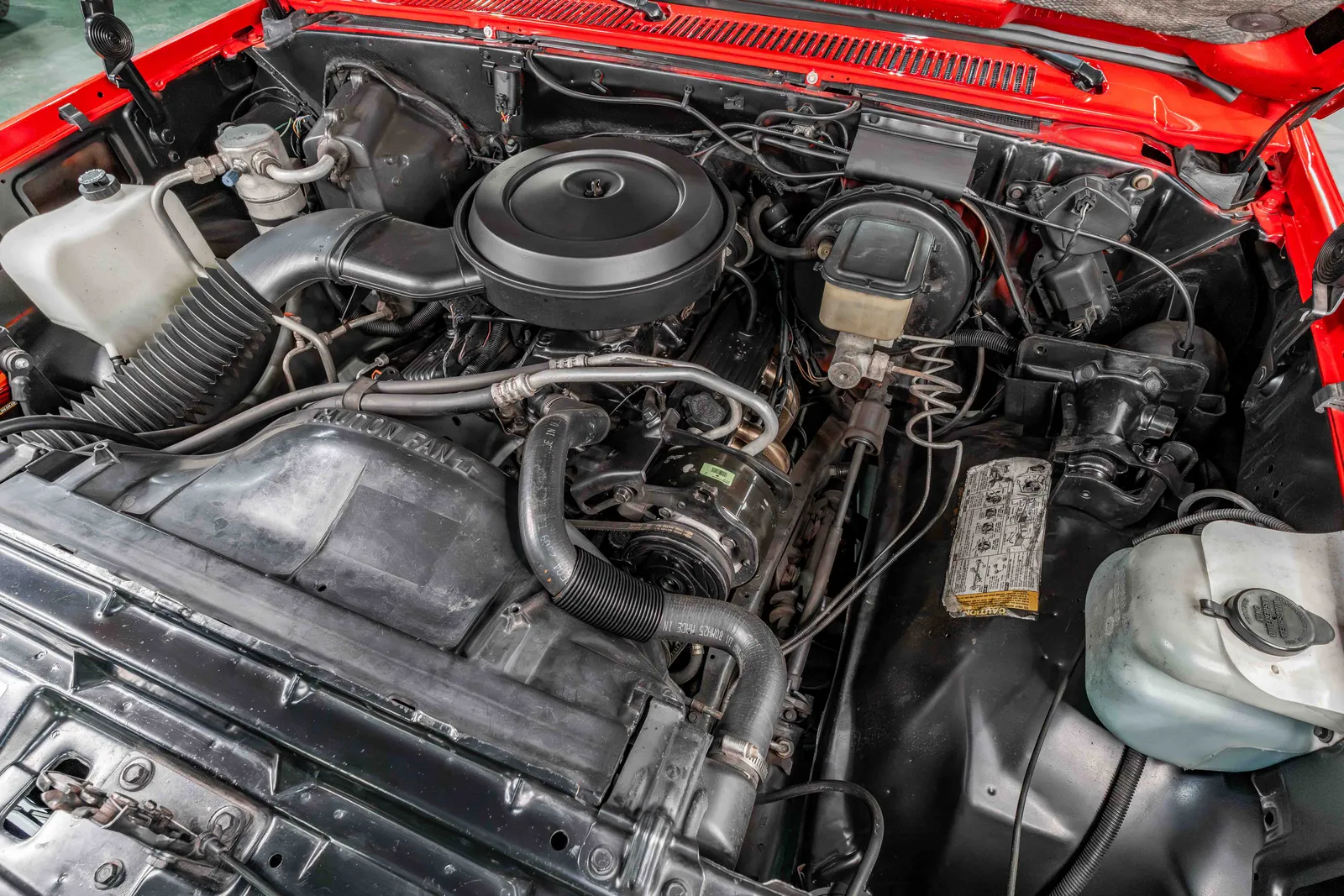 1987-Chevrolet-C10-Red-1GCDR14K0HF347684-43.jpg
