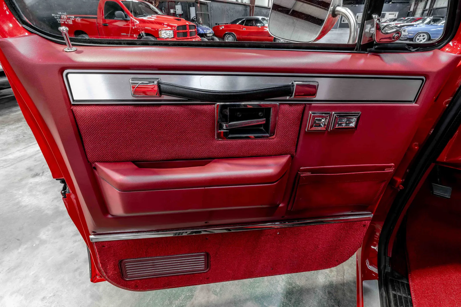 1987-Chevrolet-C10-Red-1GCDR14K0HF347684-44.jpg