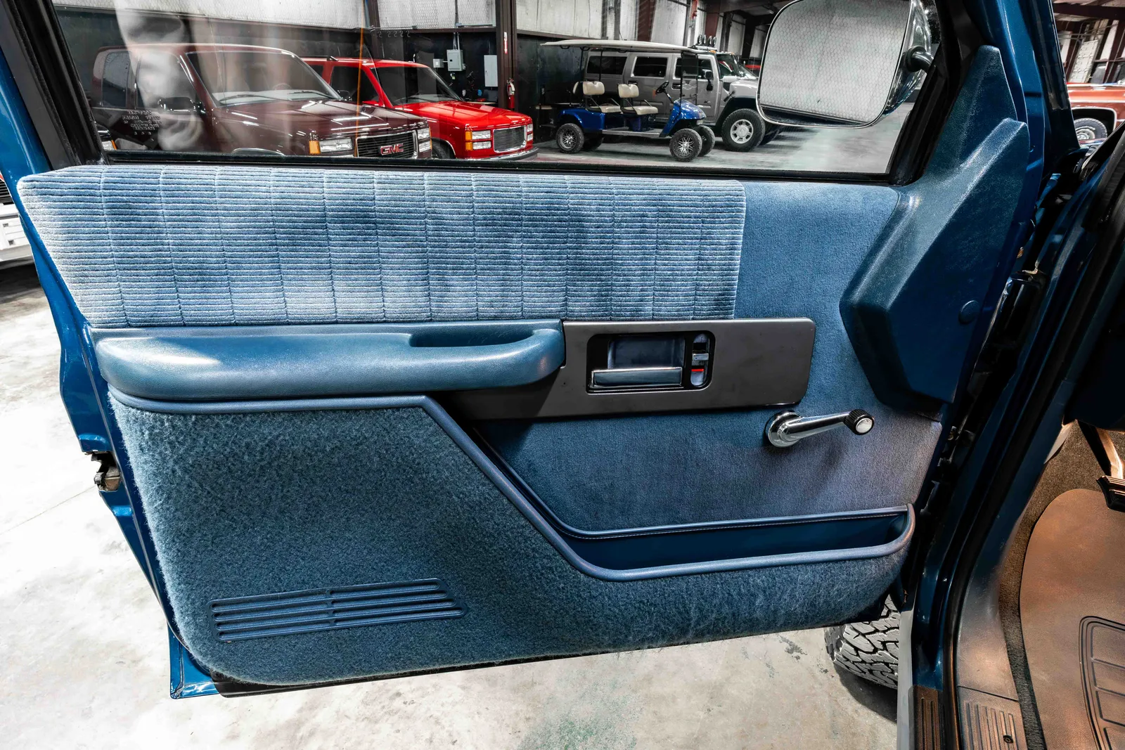 1992-Chevrolet-K1500-Blue-144183-44.jpg