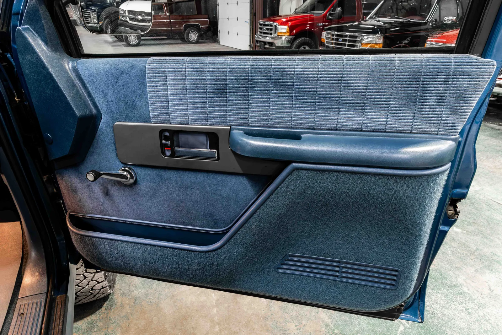 1992-Chevrolet-K1500-Blue-144183-47.jpg