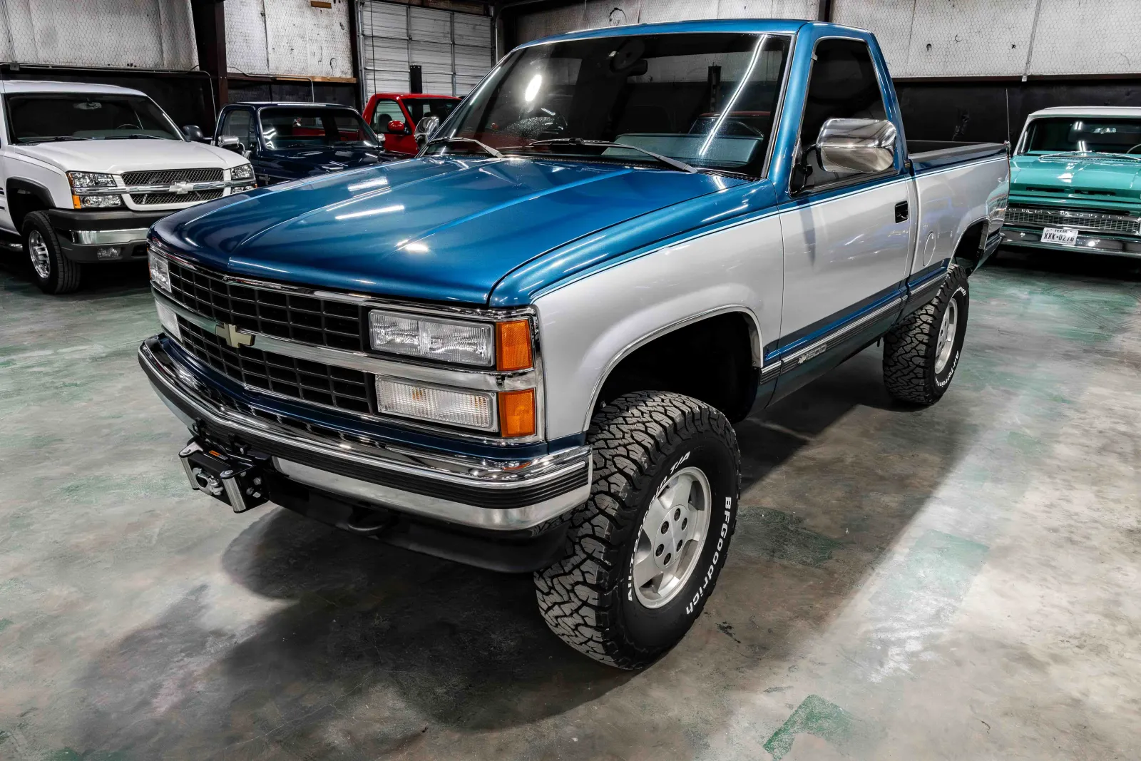 1992-Chevrolet-K1500-Blue-144183-33.webp