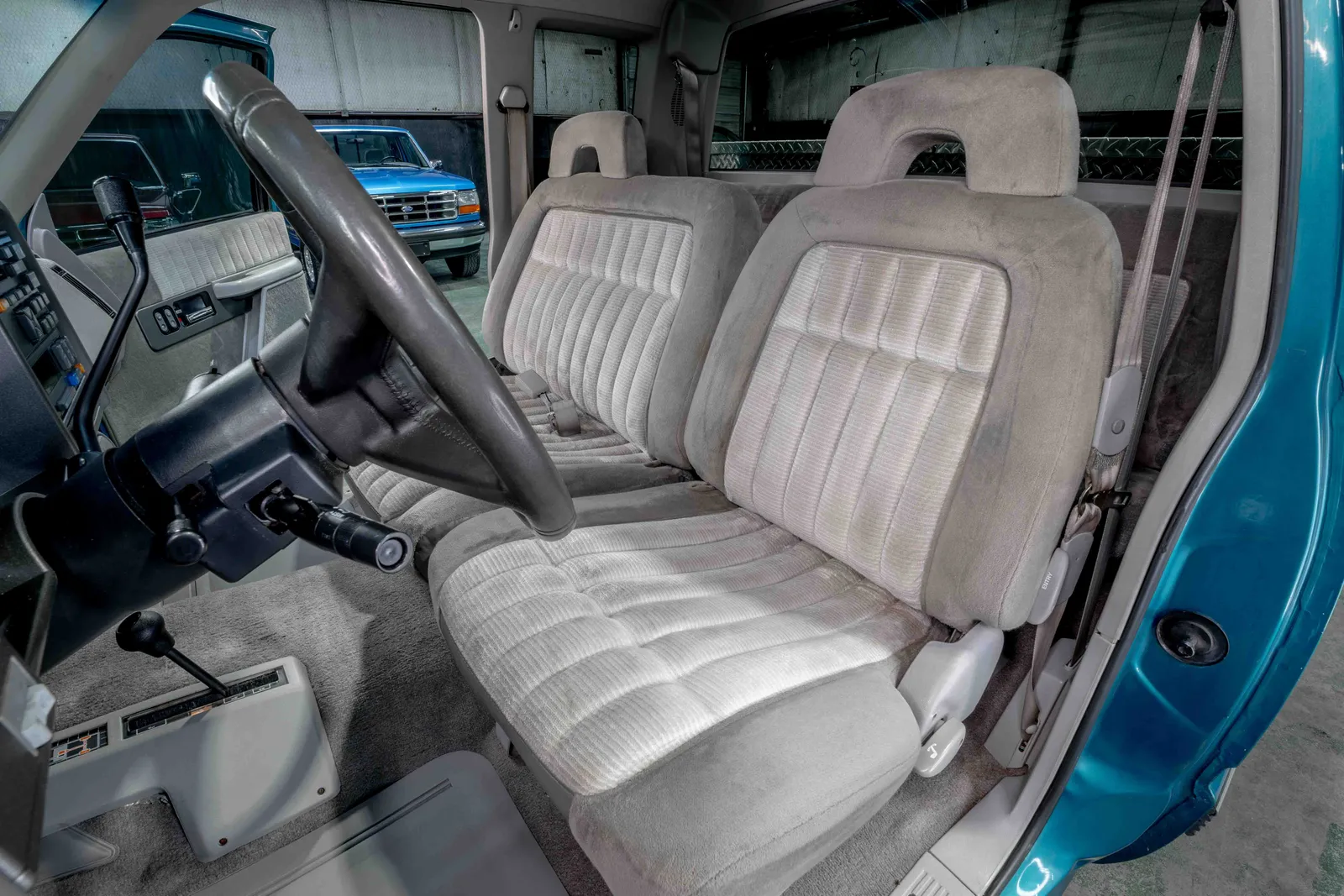 1994-Chevrolet-K1500-Bright-Teal-Metallic-253608-45.jpg