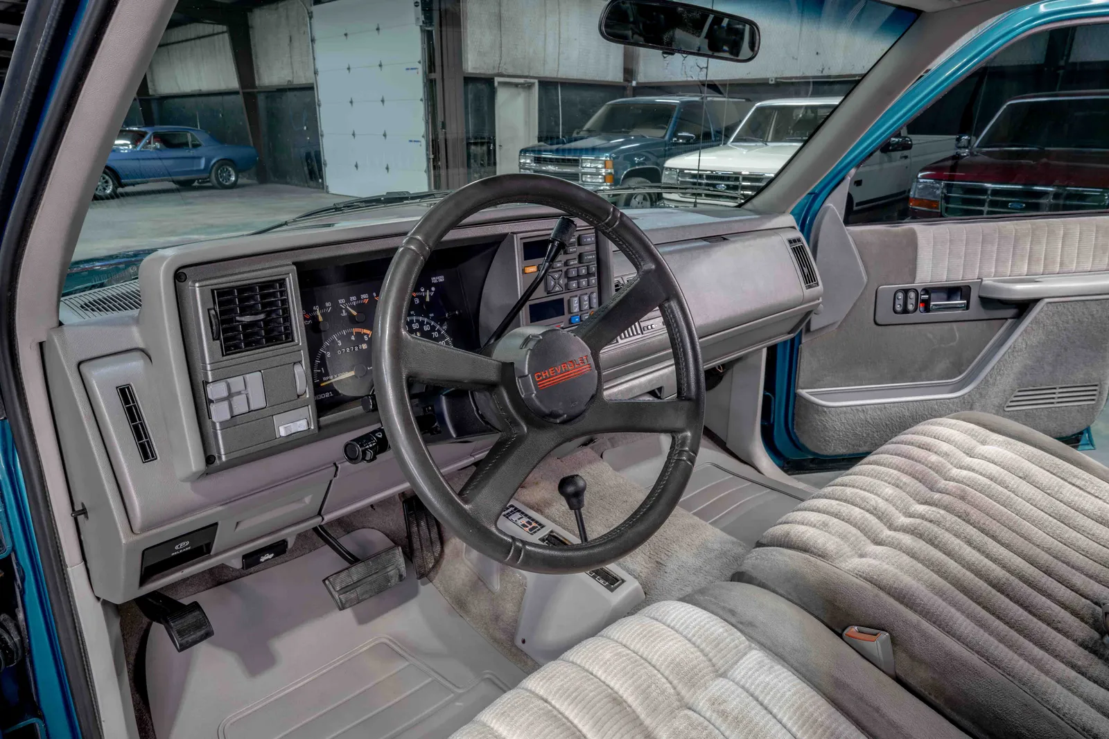 1994-Chevrolet-K1500-Bright-Teal-Metallic-253608-46.jpg