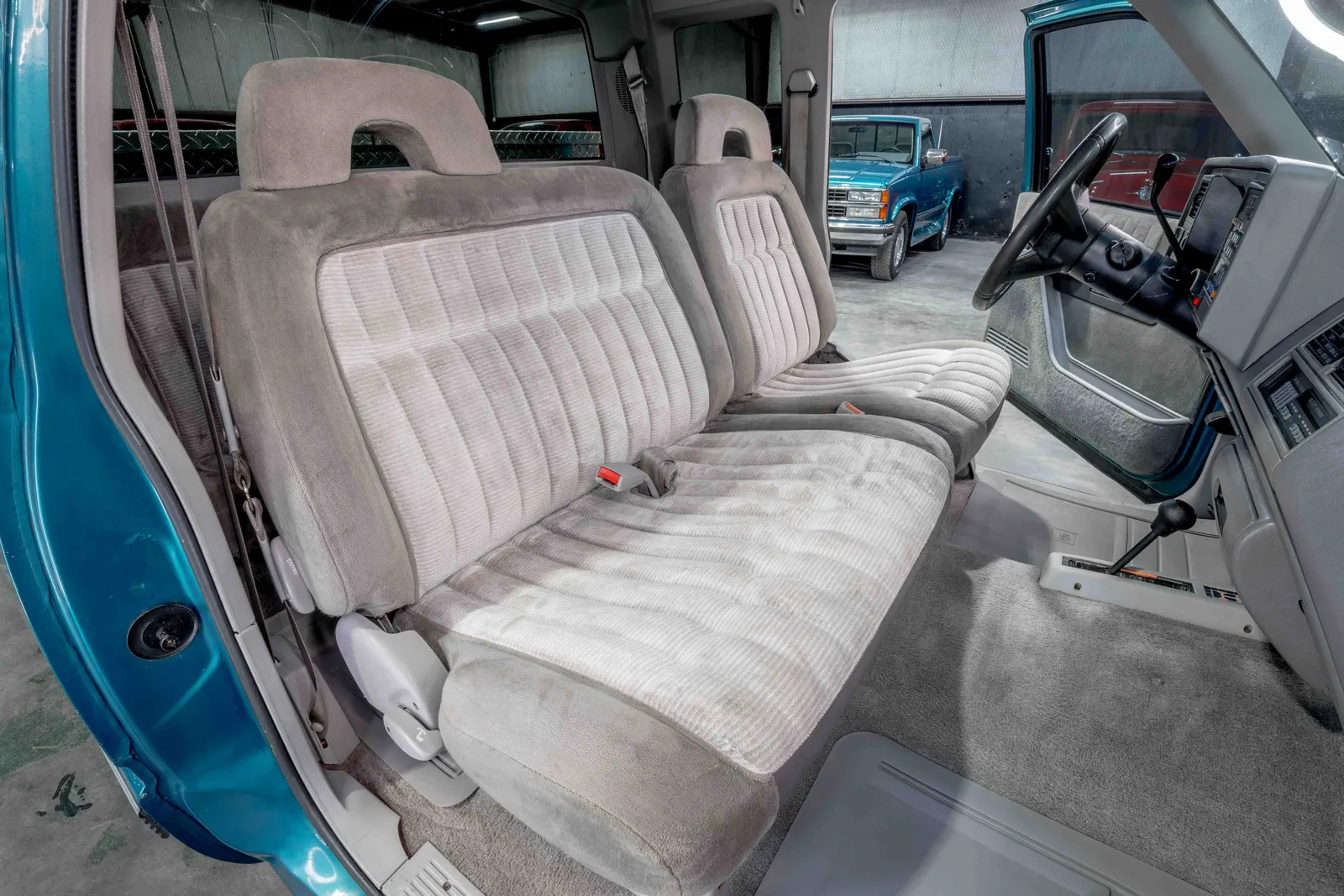 1994-Chevrolet-K1500-Bright-Teal-Metallic-253608-48.jpg