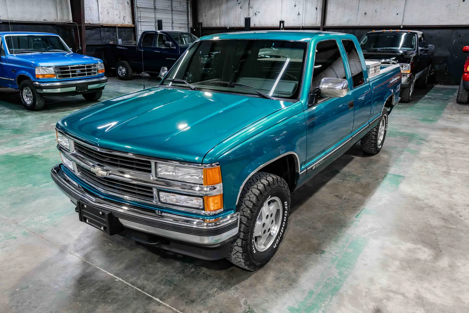 1994-Chevrolet-K1500-Bright-Teal-Metallic-253608-33.jpg