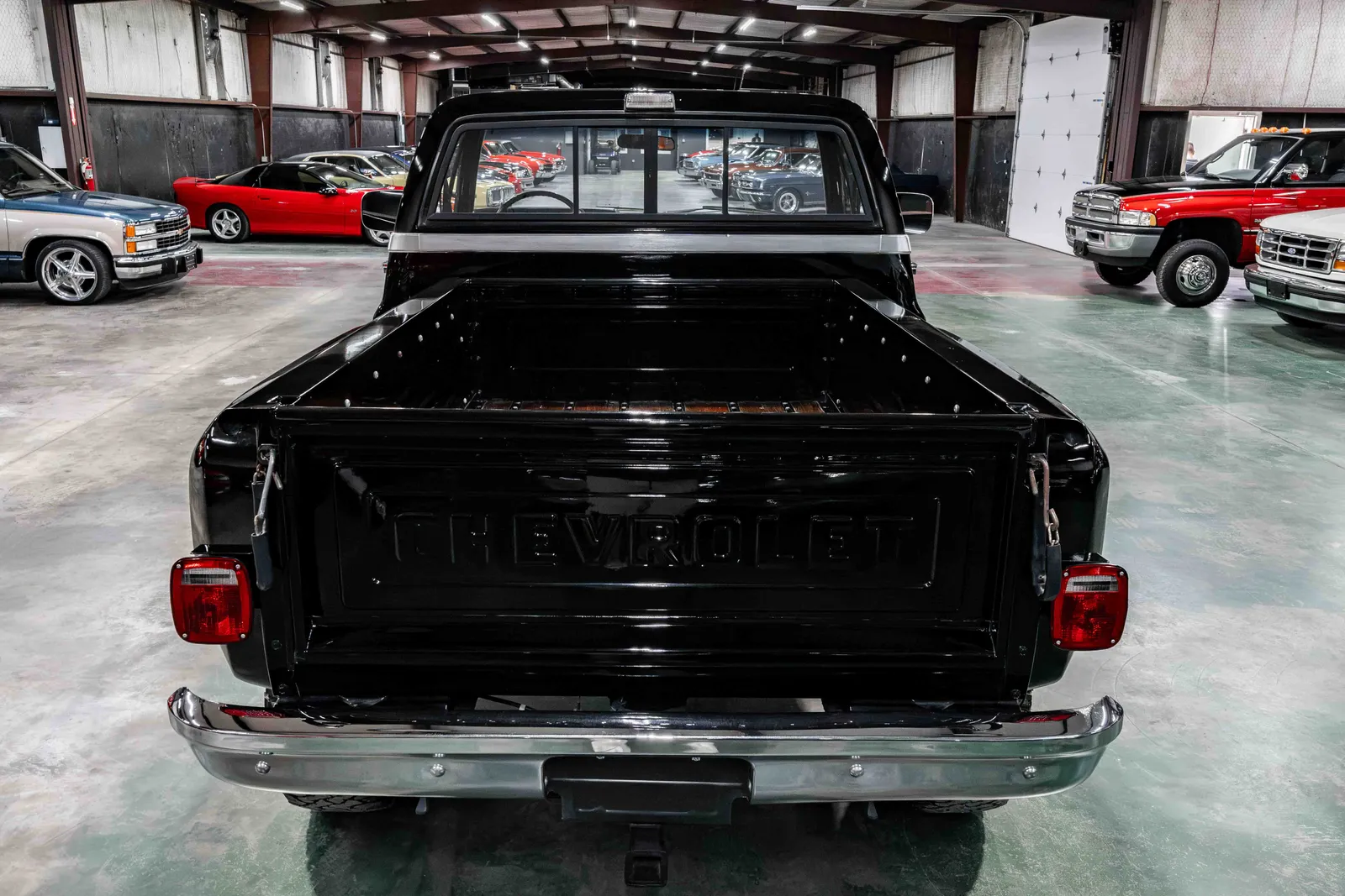 1987-Chevrolet-K10-Lamp-Black-111028-36.jpg