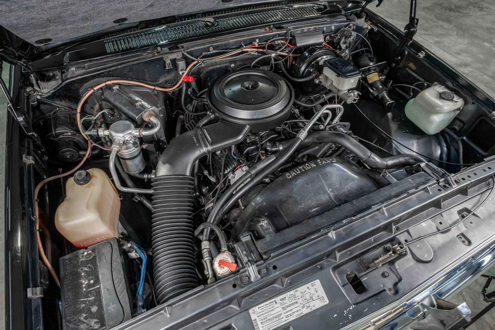 1987-Chevrolet-K10-Lamp-Black-111028-41.jpg