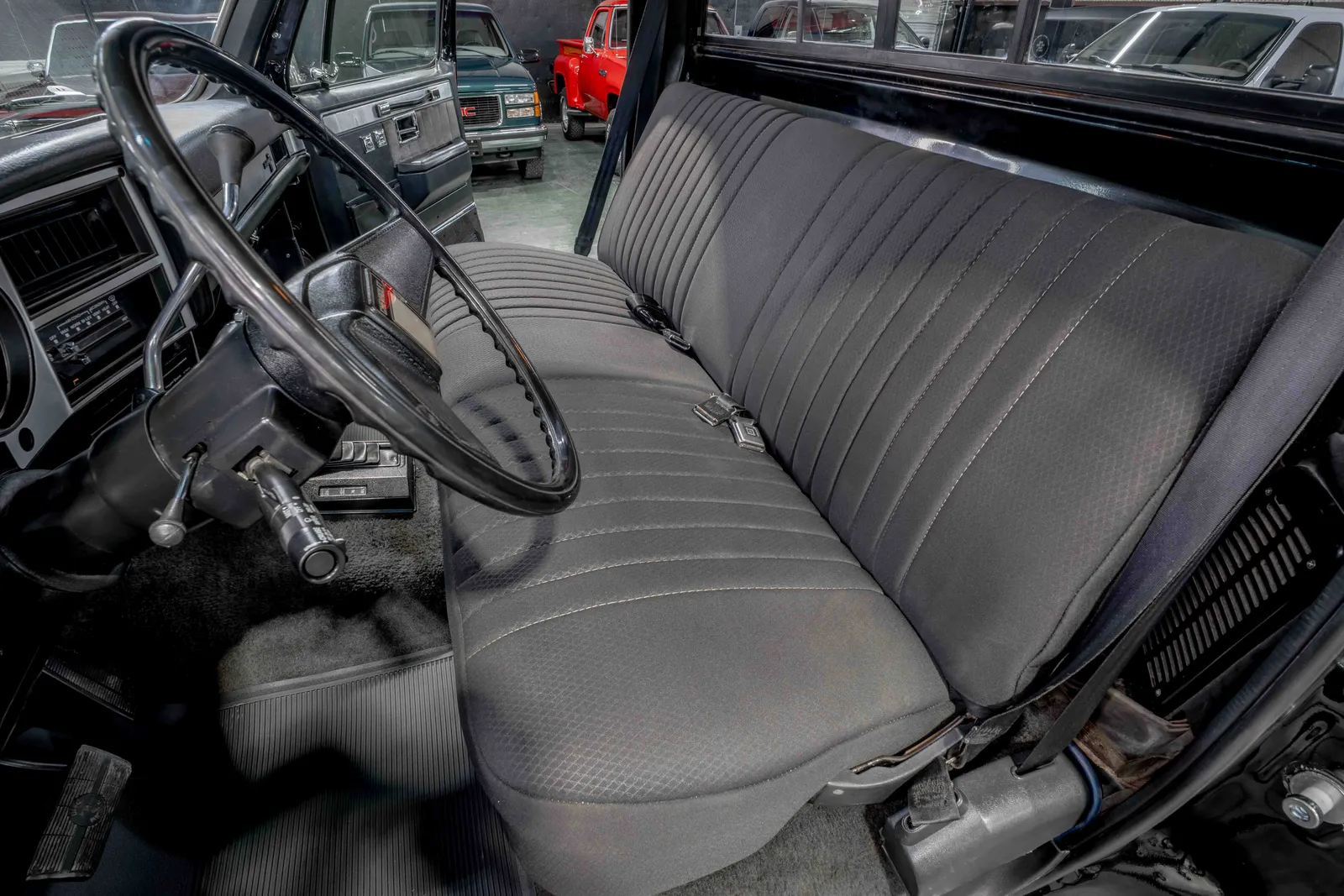 1987-Chevrolet-K10-Lamp-Black-111028-45.jpg