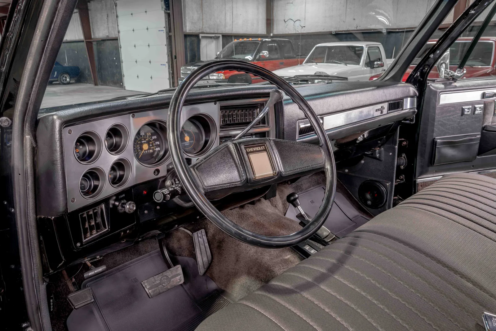 1987-Chevrolet-K10-Lamp-Black-111028-46.jpg