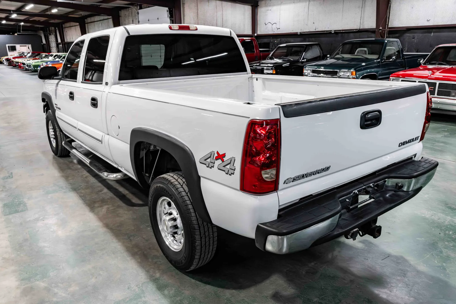 2004-Chevrolet-2500-White-1GCHK23104F129436-35.jpg