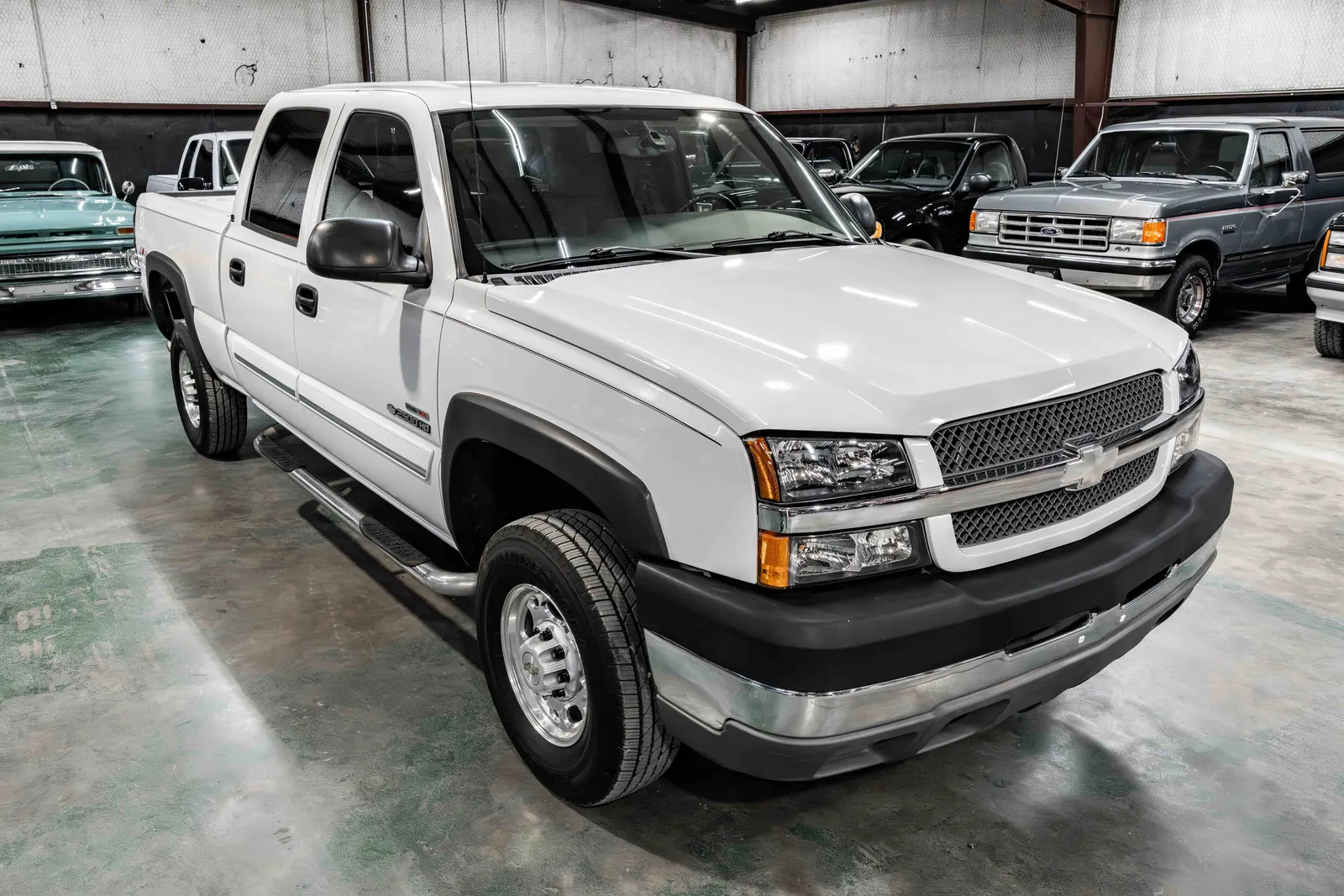 2004-Chevrolet-2500-White-1GCHK23104F129436-39.jpg