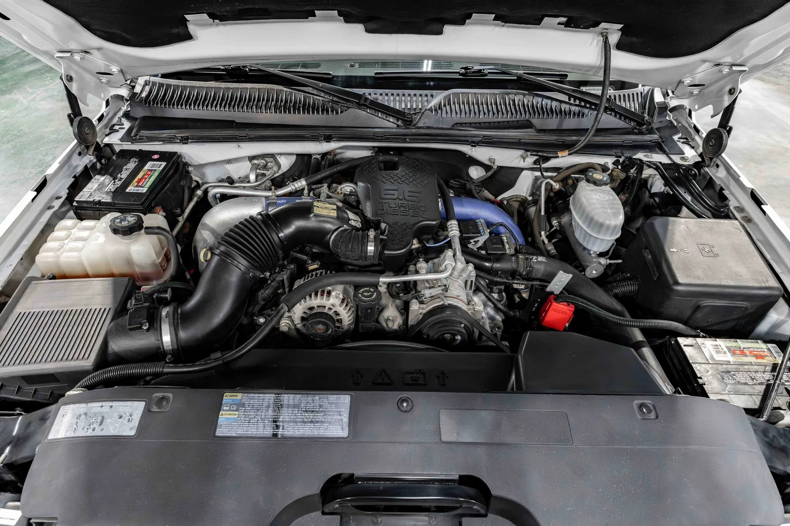 2004-Chevrolet-2500-White-1GCHK23104F129436-42.jpg
