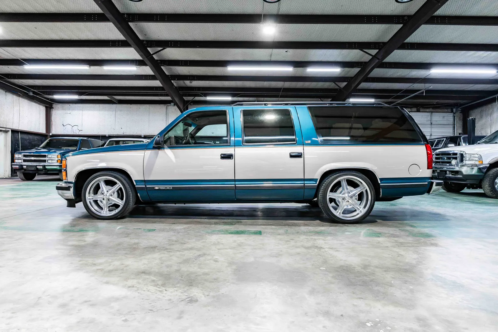 1993-Chevrolet-Suburban-Medium-Dark-Teal-Beige-Metallic-345735-34.jpg
