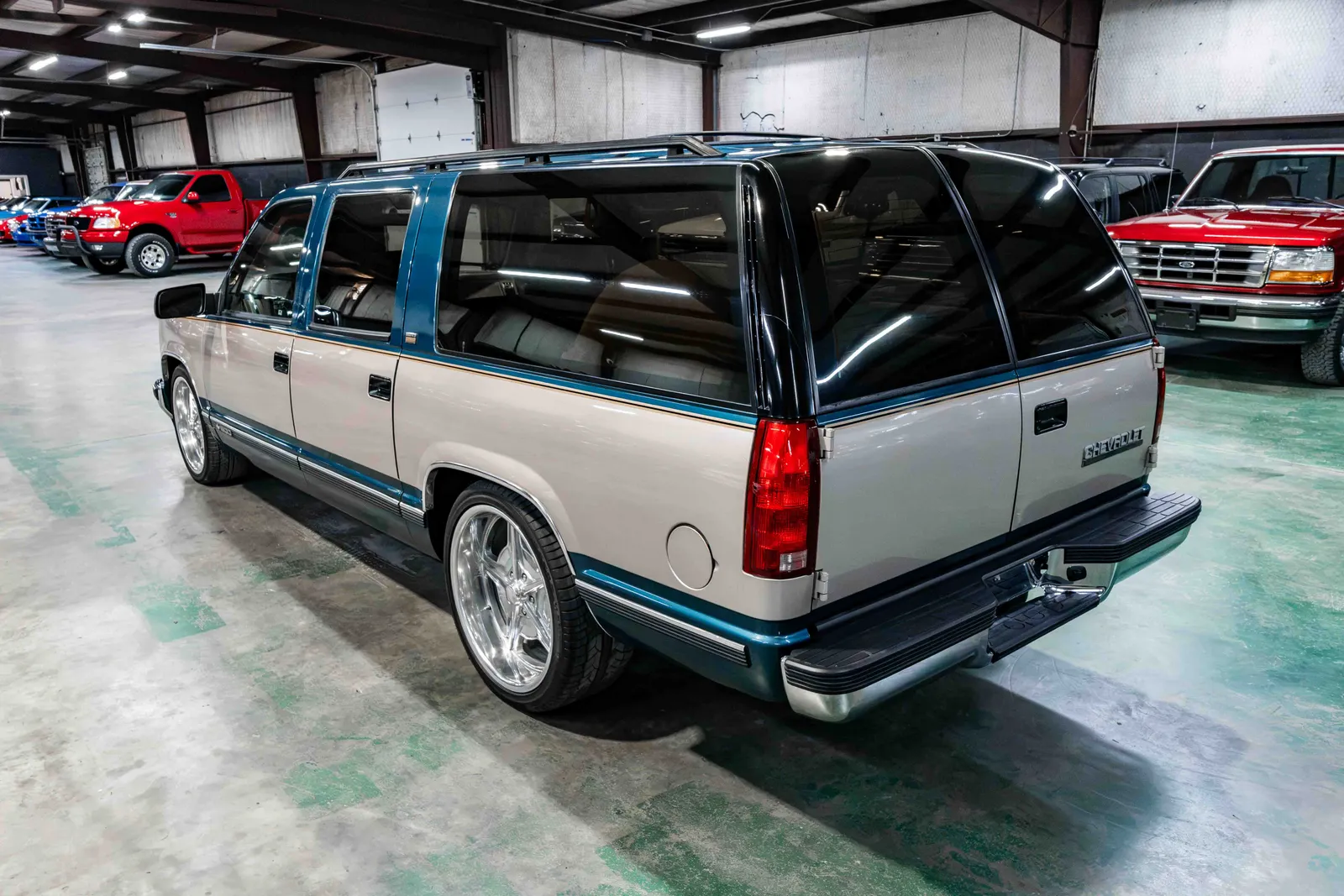 1993-Chevrolet-Suburban-Medium-Dark-Teal-Beige-Metallic-345735-35.jpg
