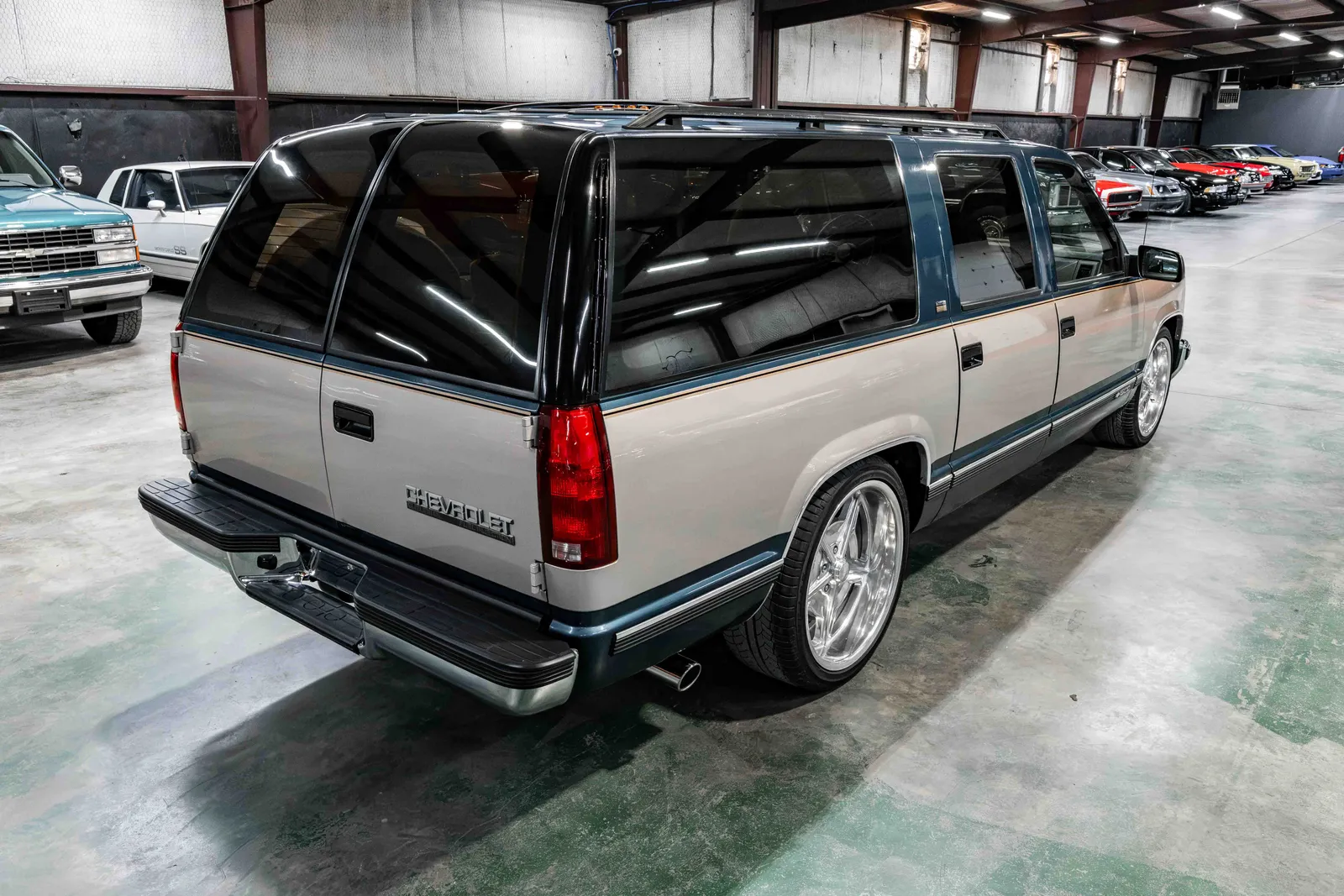 1993-Chevrolet-Suburban-Medium-Dark-Teal-Beige-Metallic-345735-37.jpg