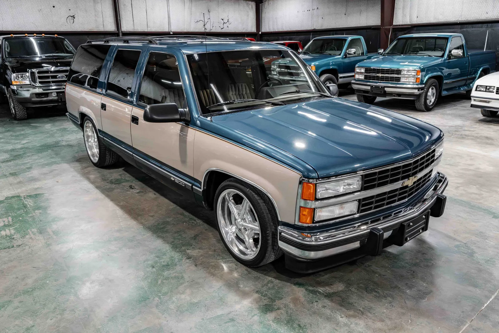 1993-Chevrolet-Suburban-Medium-Dark-Teal-Beige-Metallic-345735-39.jpg