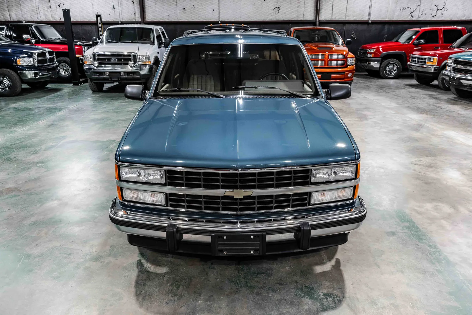 1993-Chevrolet-Suburban-Medium-Dark-Teal-Beige-Metallic-345735-40.jpg